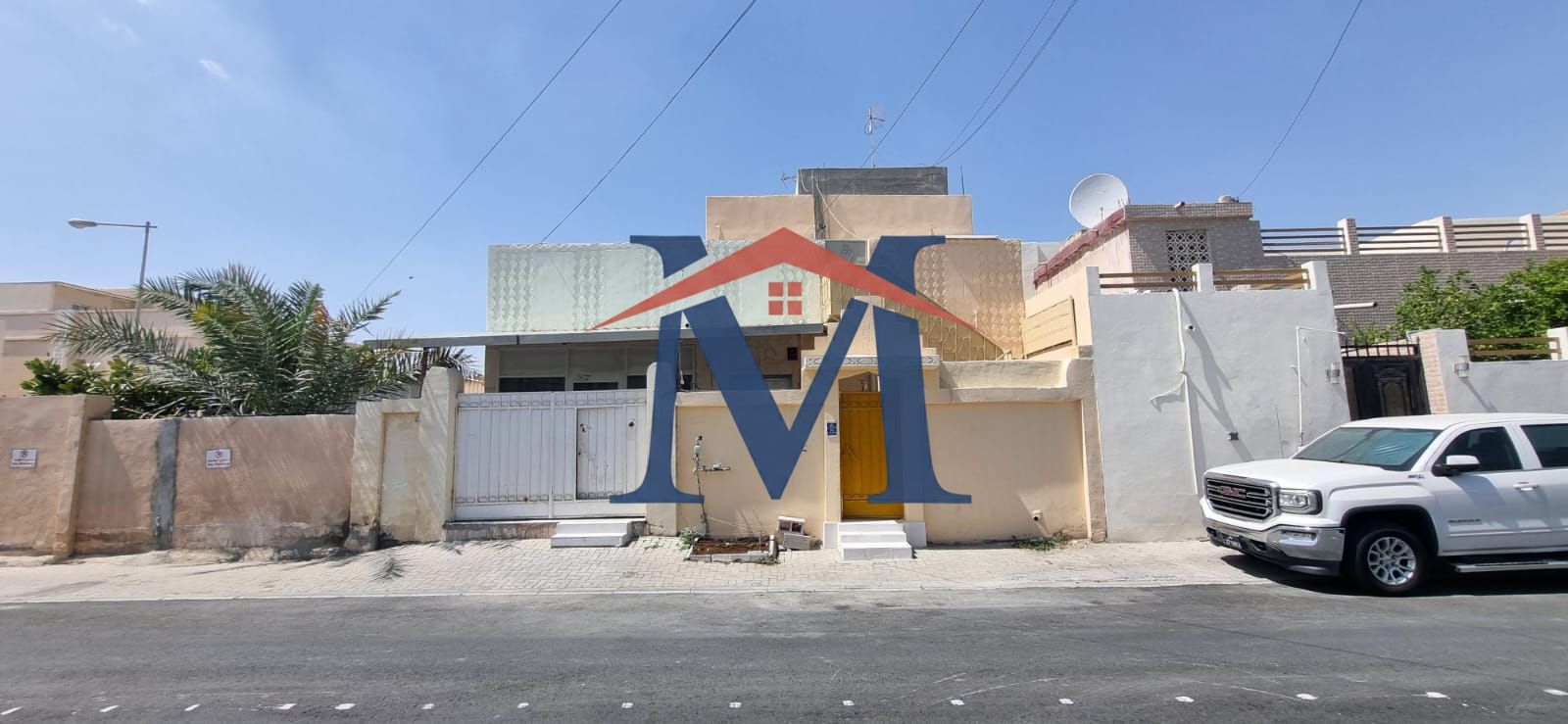 فيلا أرضية + بنت هاوس قديمة ومؤجرة بدخل شهري 8,300 ريال